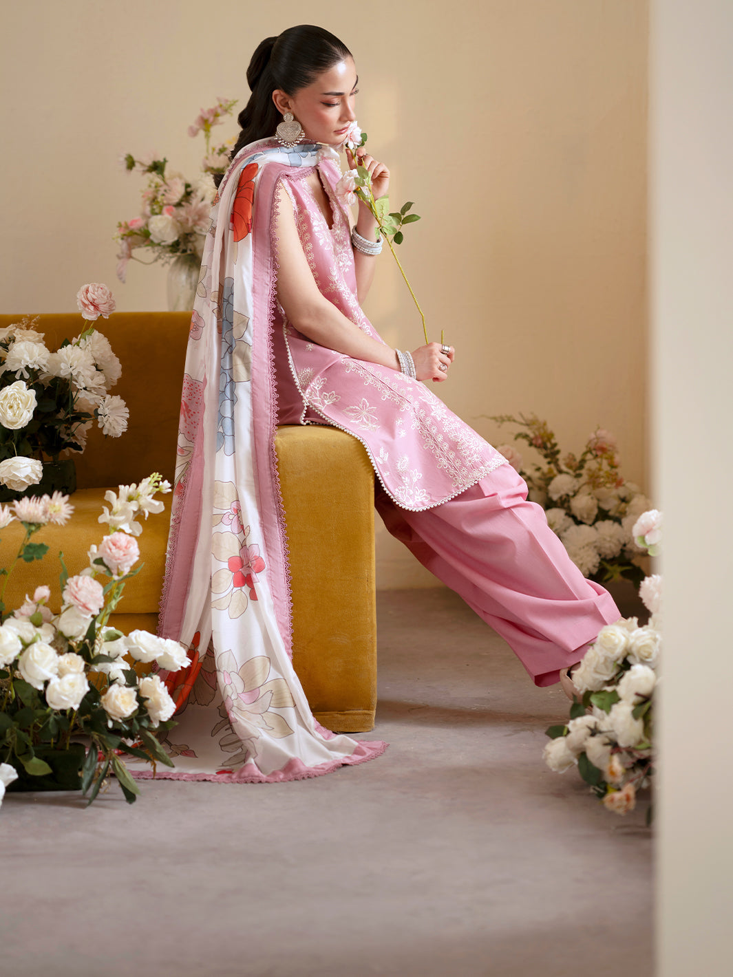 Mahnur Ember Embroidered Luxury Lawn 3-Piece – SI-F-112